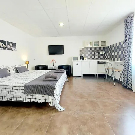 Estudios Gloria Apartament *