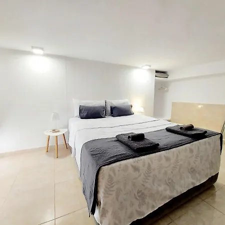 Estudios Gloria Apartment *