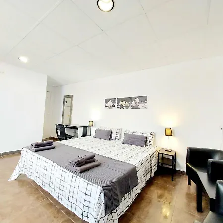 Estudios Gloria アパート