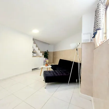 Estudios Gloria アパート